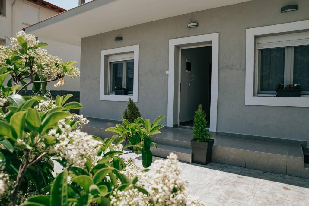 Вилла Sophia'S Coastal Retreat Коринос Экстерьер фото