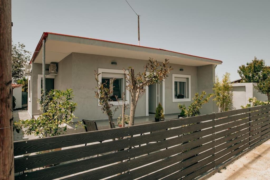 Вилла Sophia'S Coastal Retreat Коринос Экстерьер фото